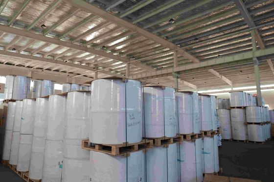 तेल प्रतिरोधी जंबो थर्मल पेपर रोल 45gsm/55gsm/60gsm/70gsm मुद्रण आवश्यकताओं के लिए