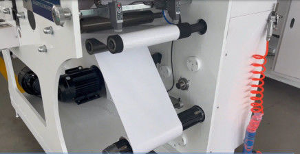 स्वयं-चिपकने वाले लेबल के लिए स्वचालित राउंड टू राउंड डाई कटिंग मशीन